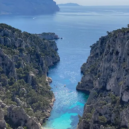 Village Parking Apartment Cassis
